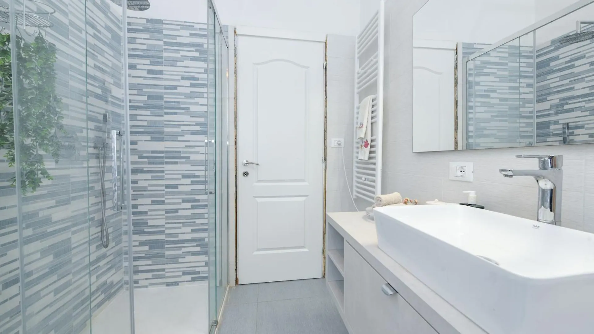 Ferienwohnung Casa Maddy - Balcony, Parking, 20-Minute Walk To The Center Verona