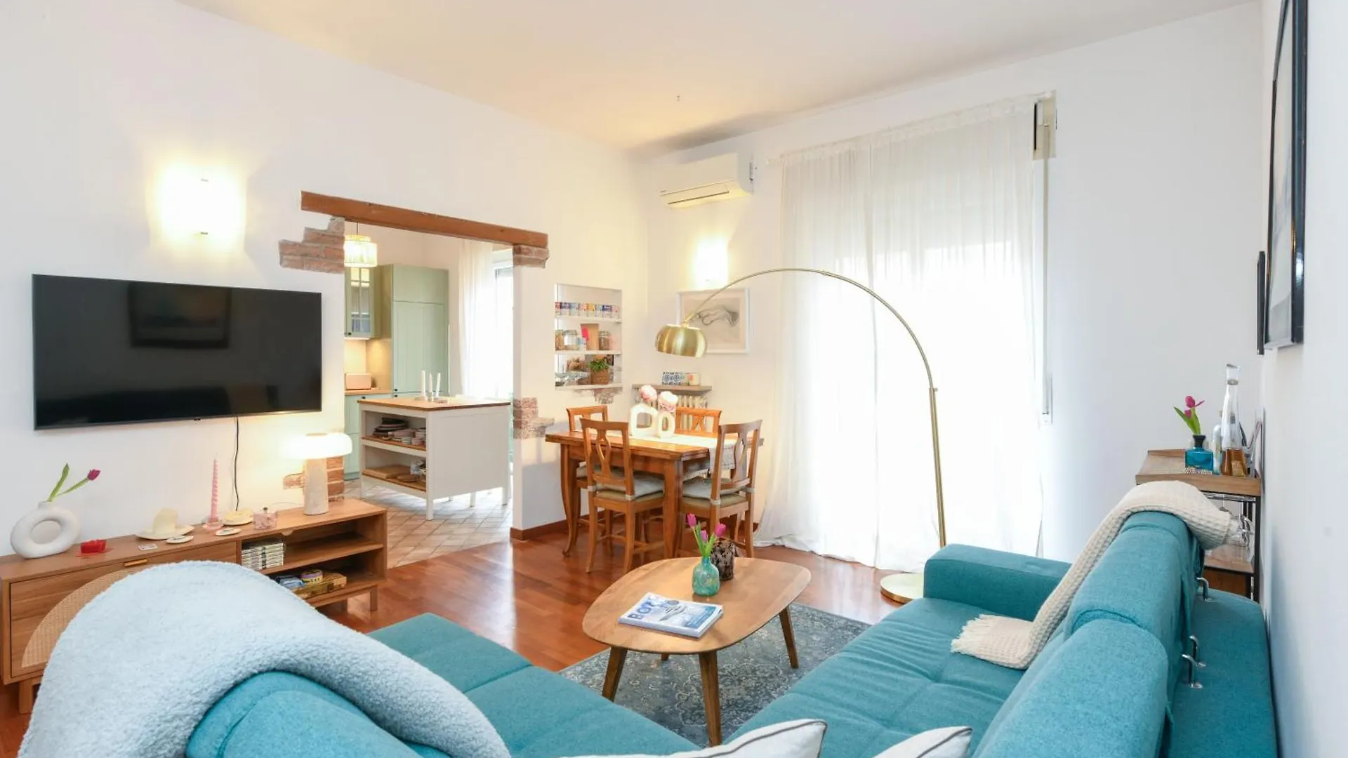 Apartment Ferienwohnung Casa Maddy - Balcony, Parking, 20-Minute Walk To The Center Verona